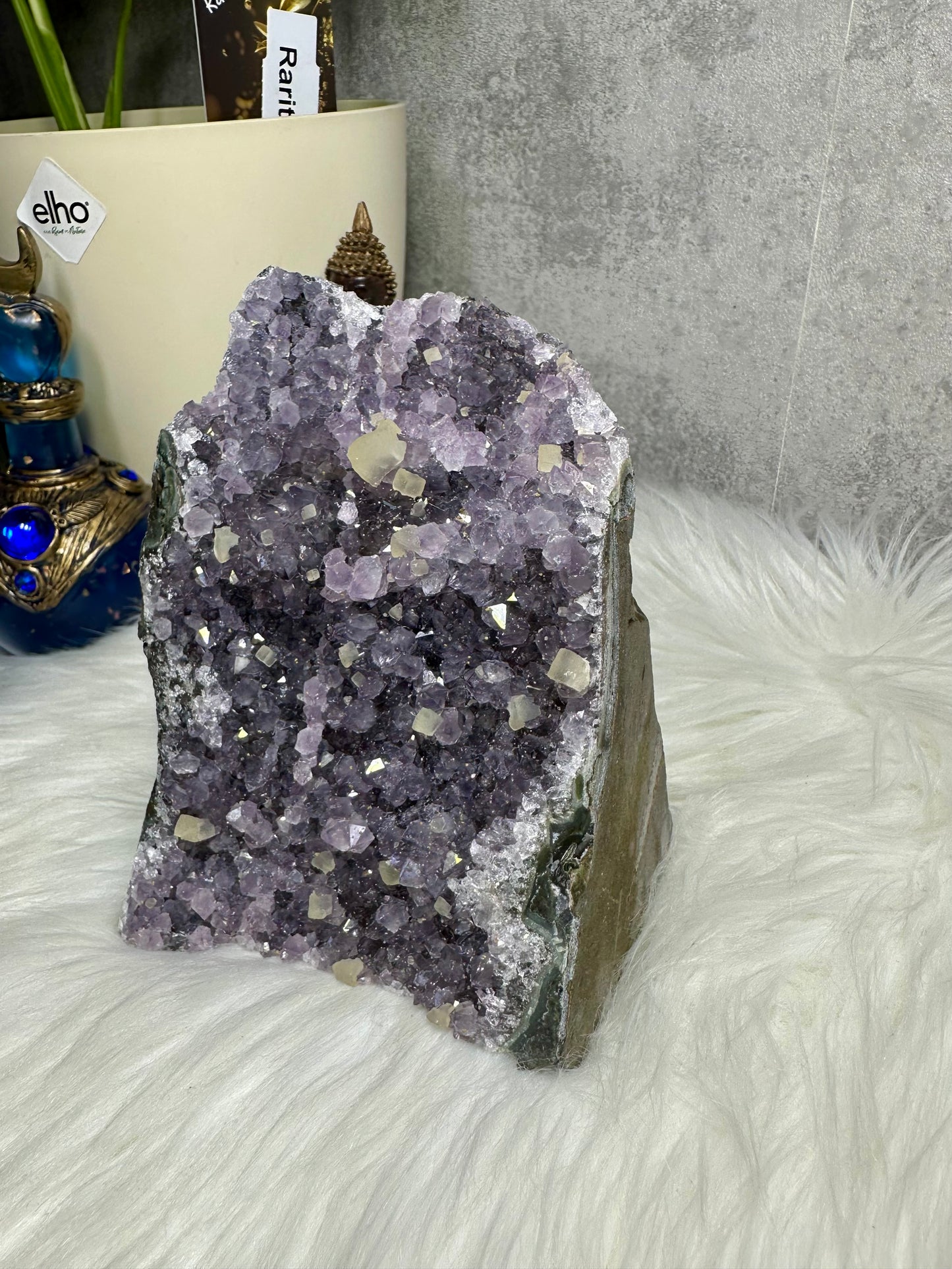 Amethyst mit Calcitwürfel