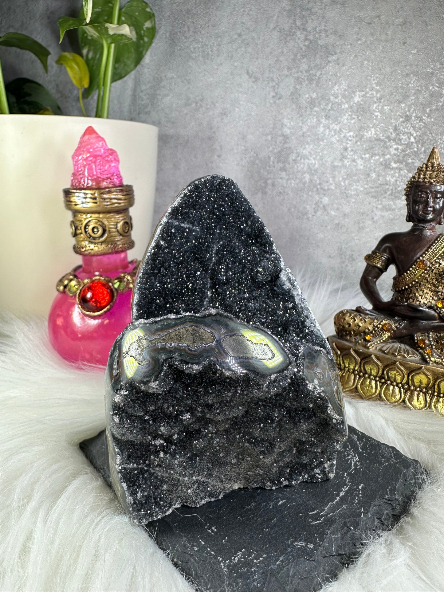 Dunkelgraue Amethyst Druse