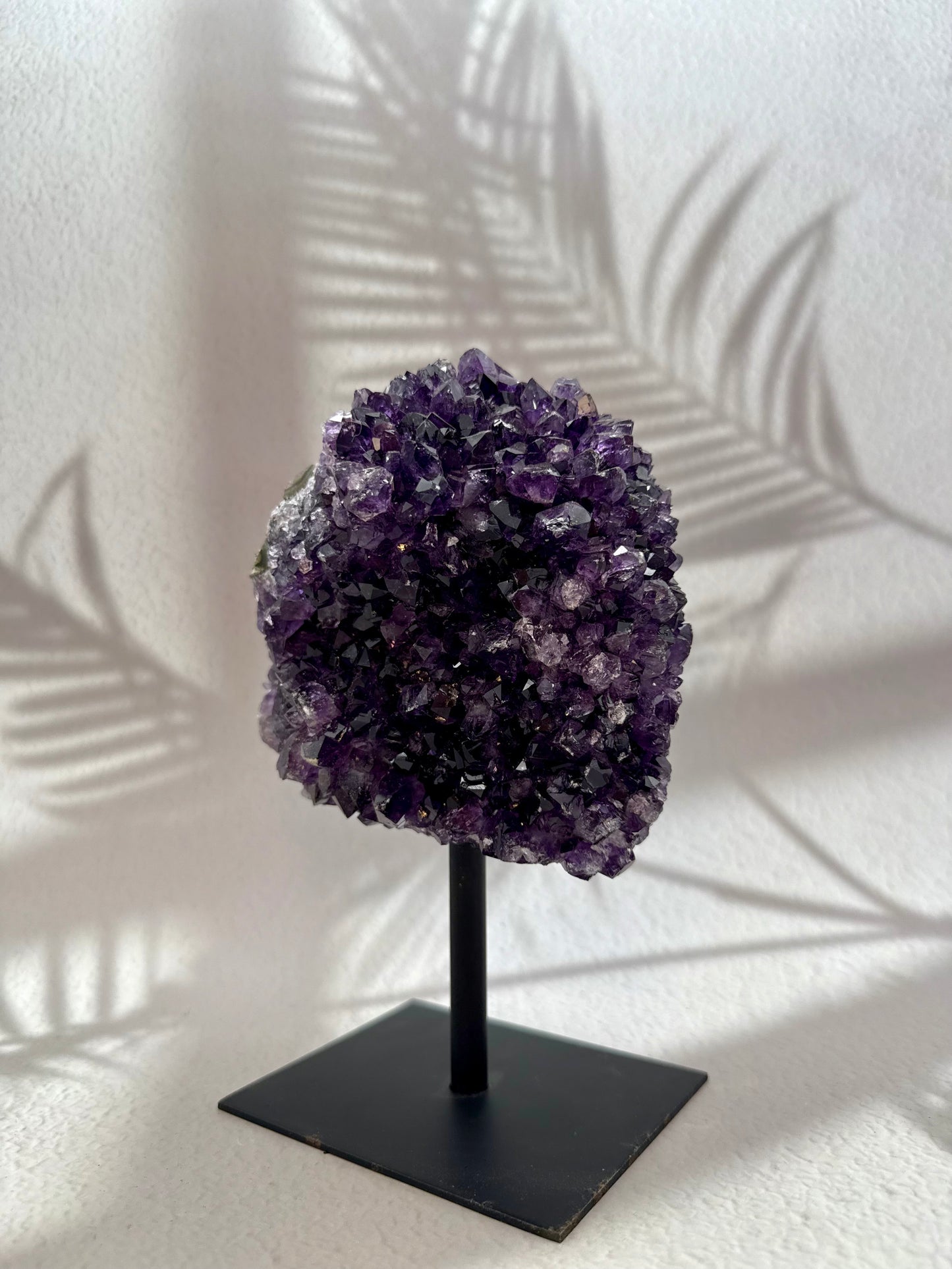 Amethyst auf Ständer VI