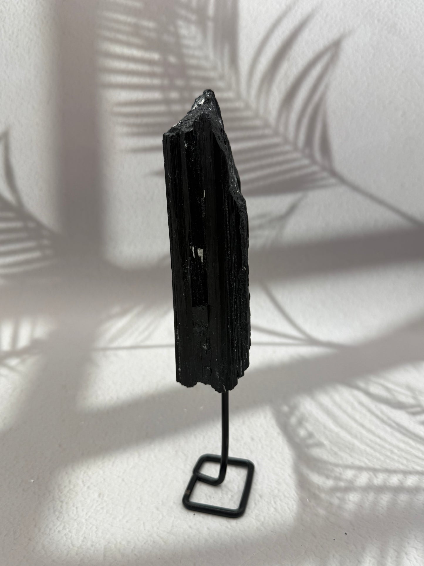 Schwarzer Turmalin auf Ständer I