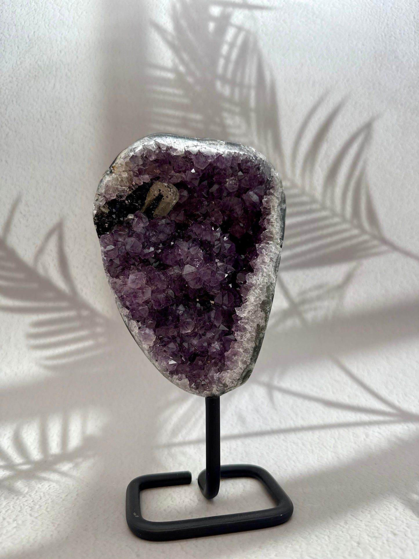 Amethyst auf Ständer IV