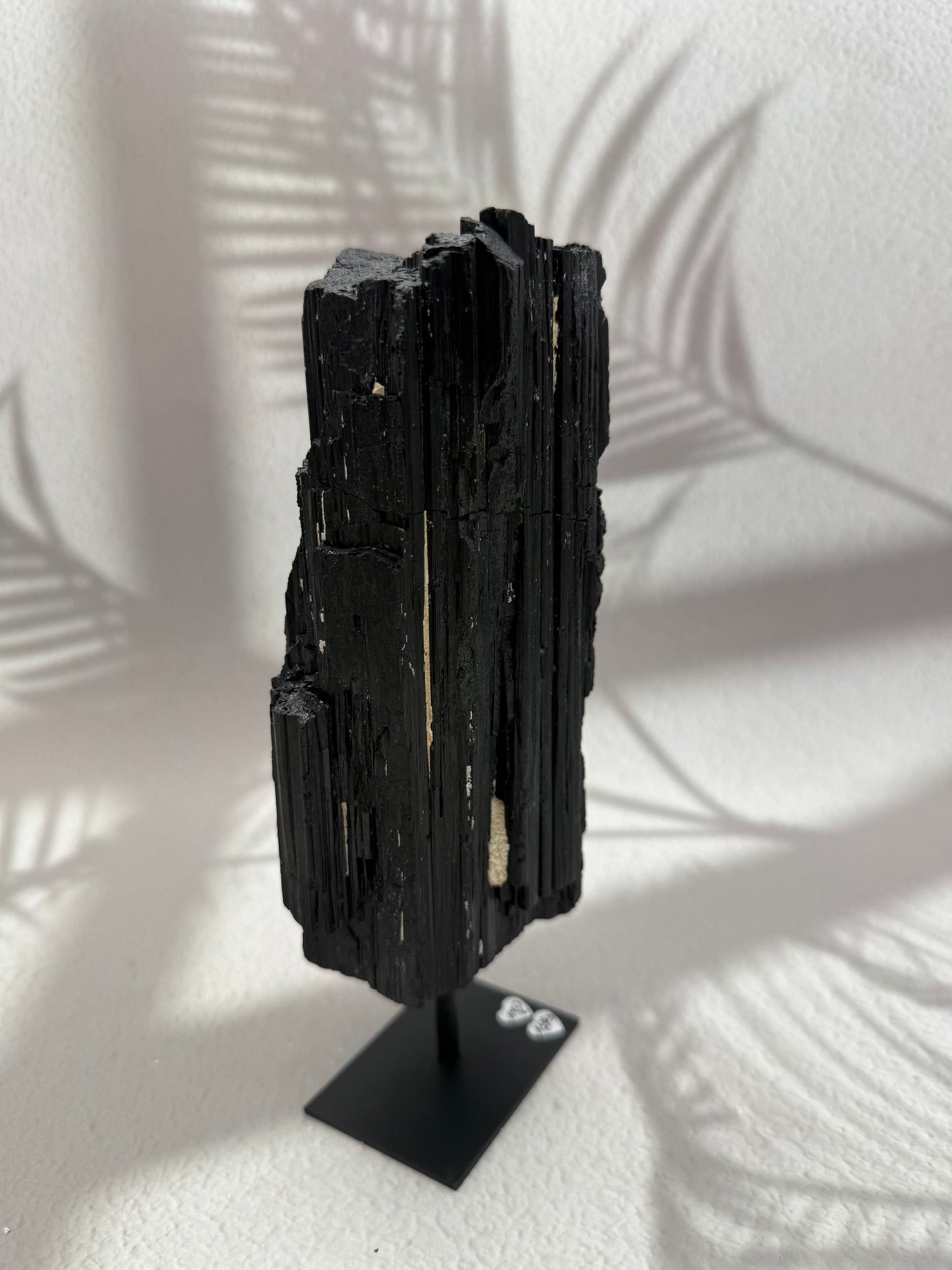 Schwarzer Turmalin auf Ständer IV