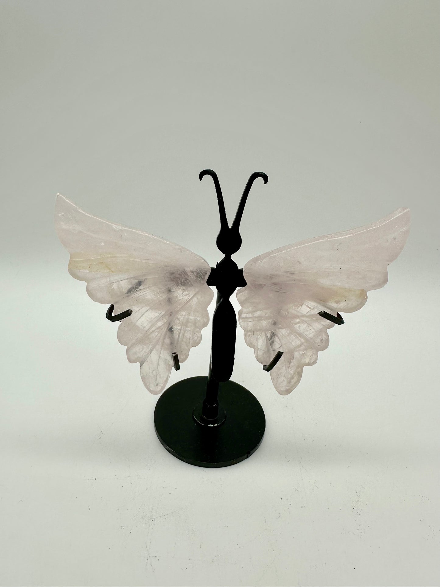 Rosenquarz Schmetterling auf Ständer