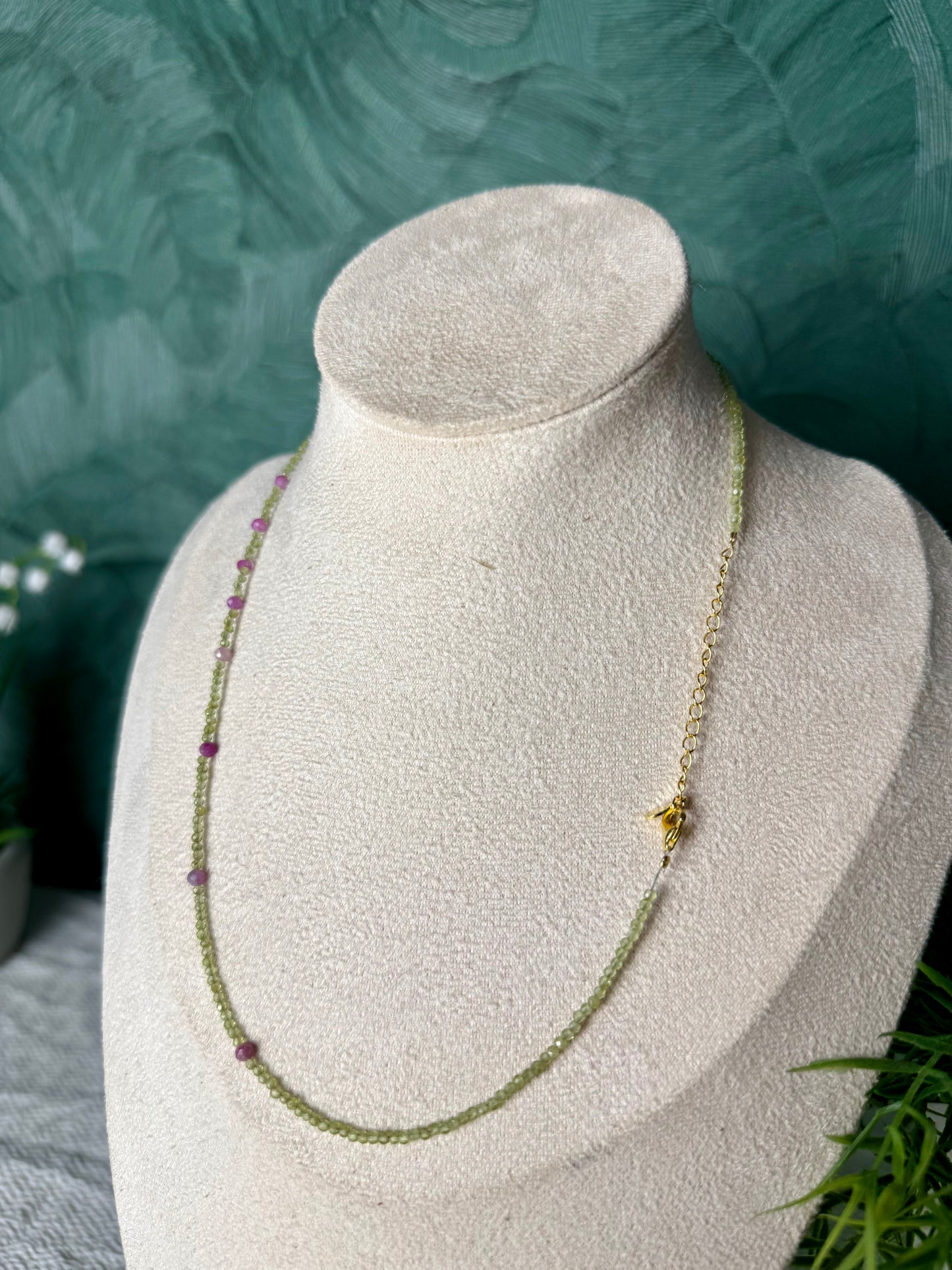 Edelsteinkette „Éclat Jardin“ Peridot, Rubin & Bunter Turmalin, 925 Silber, 18K vergoldet