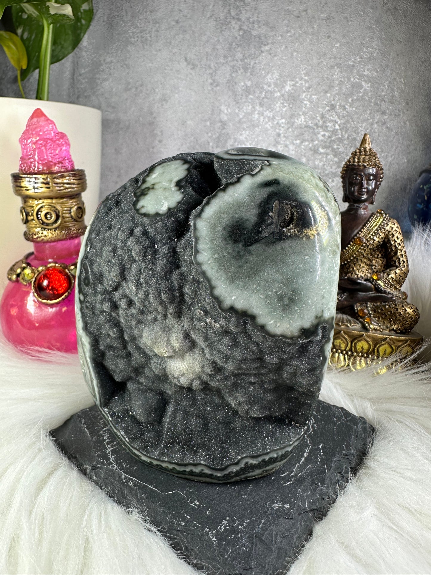 Matte Dunkelgraue Amethyst Druse