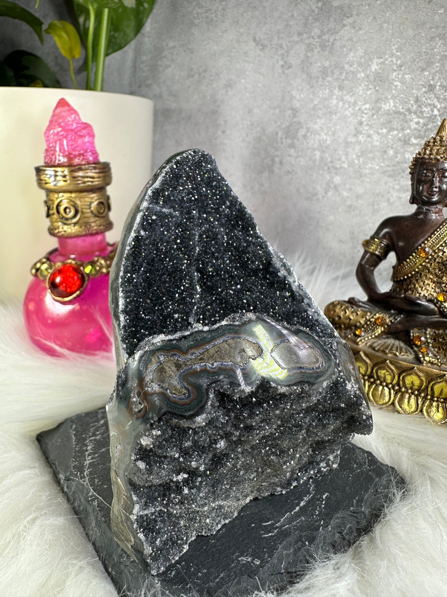 Dunkelgraue Amethyst Druse