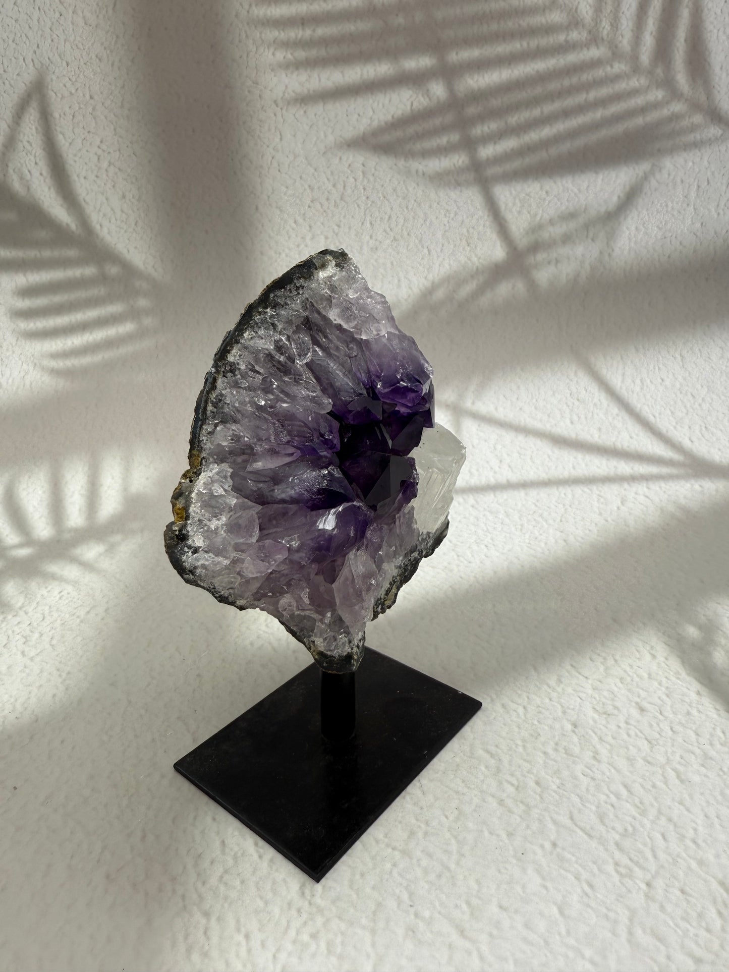 Amethyst mit Calcit