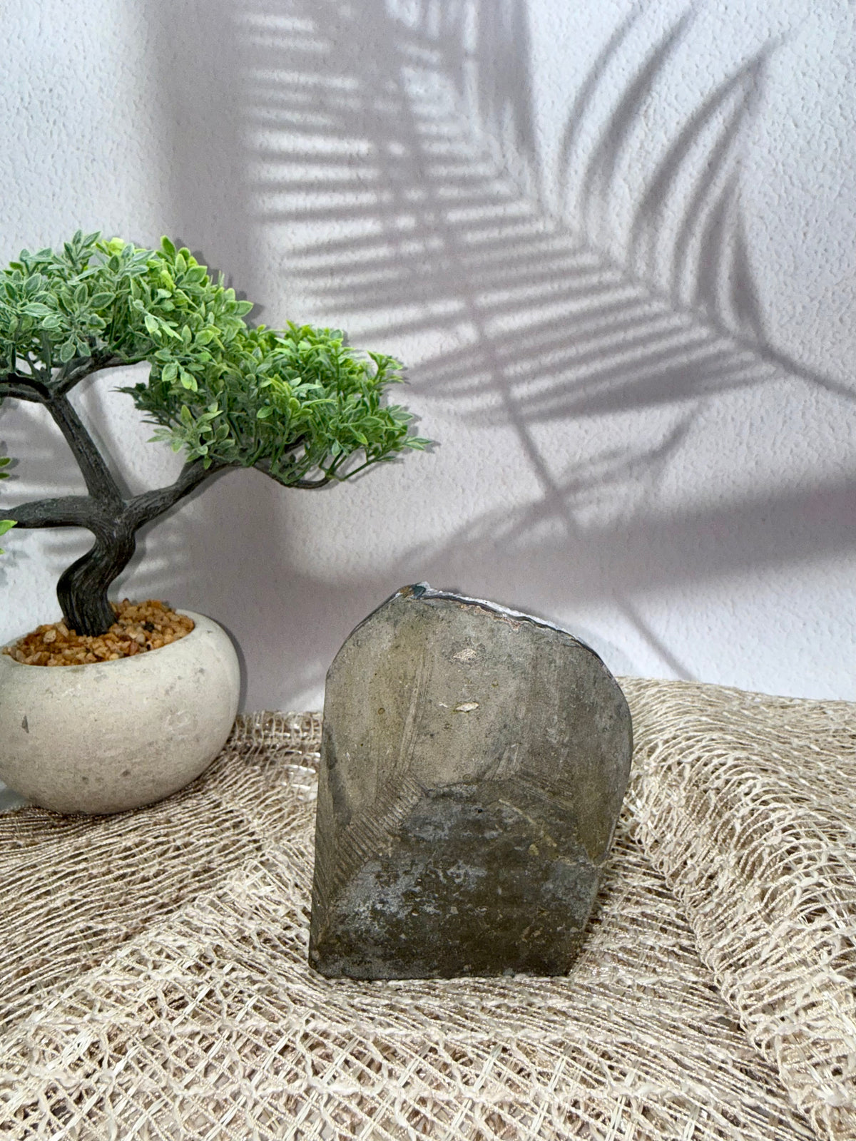 Amethyst Druse - Grau/Lila mit Calcit