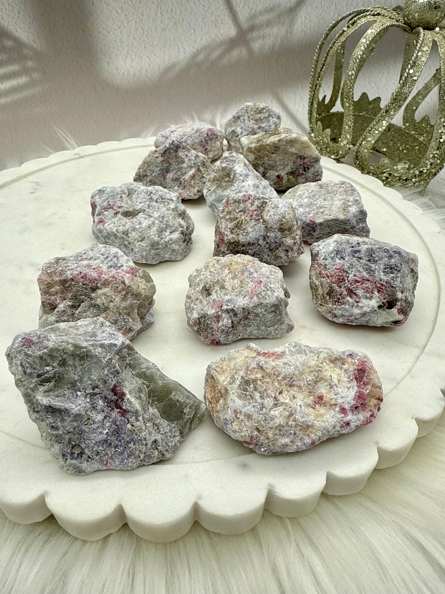 Pinker Turmalin in Lepidolith Rohstein