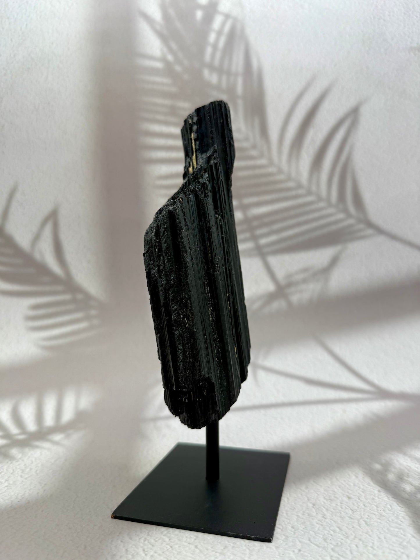 Schwarzer Turmalin auf Ständer