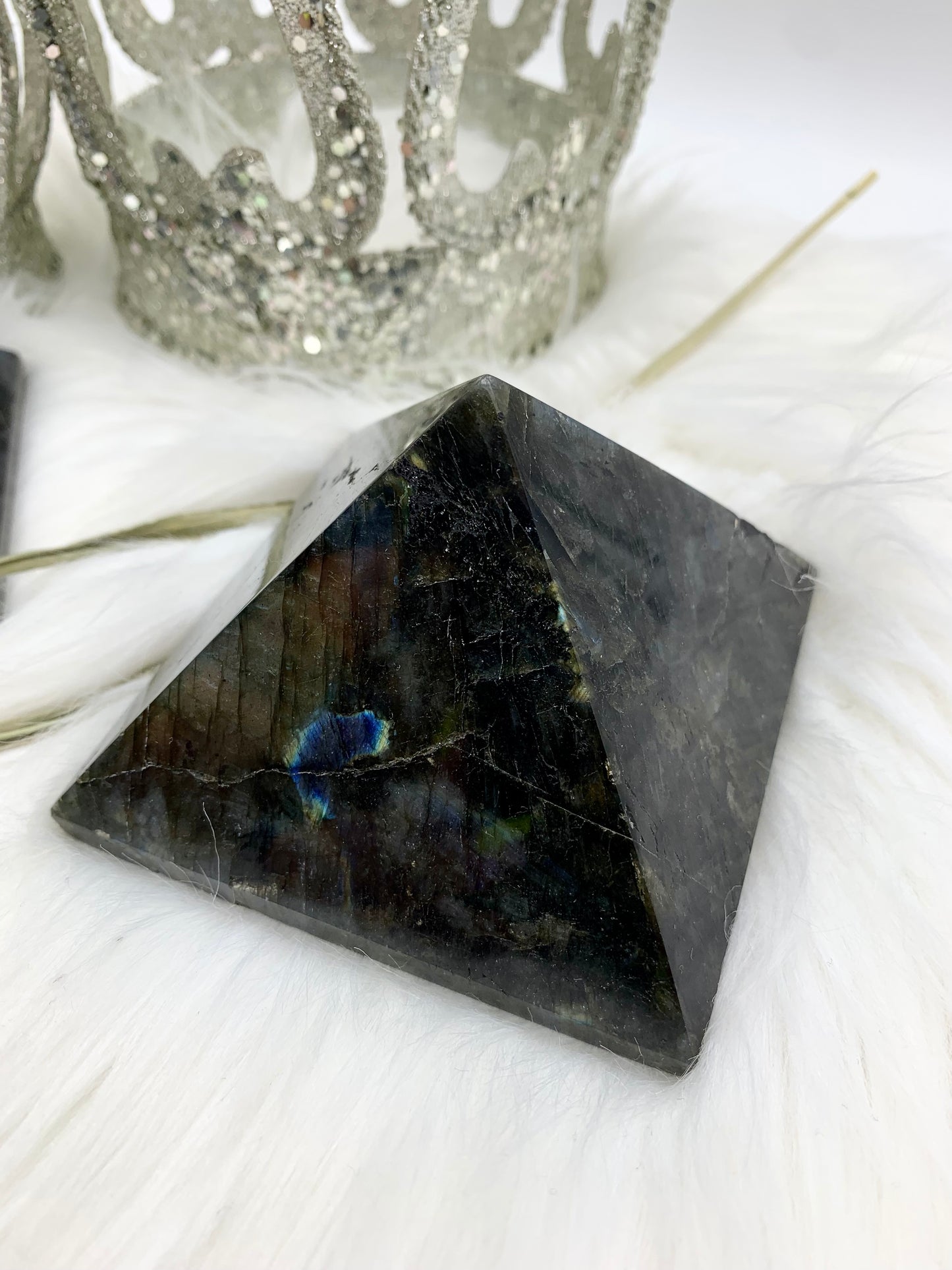 Labradorit Pyramide