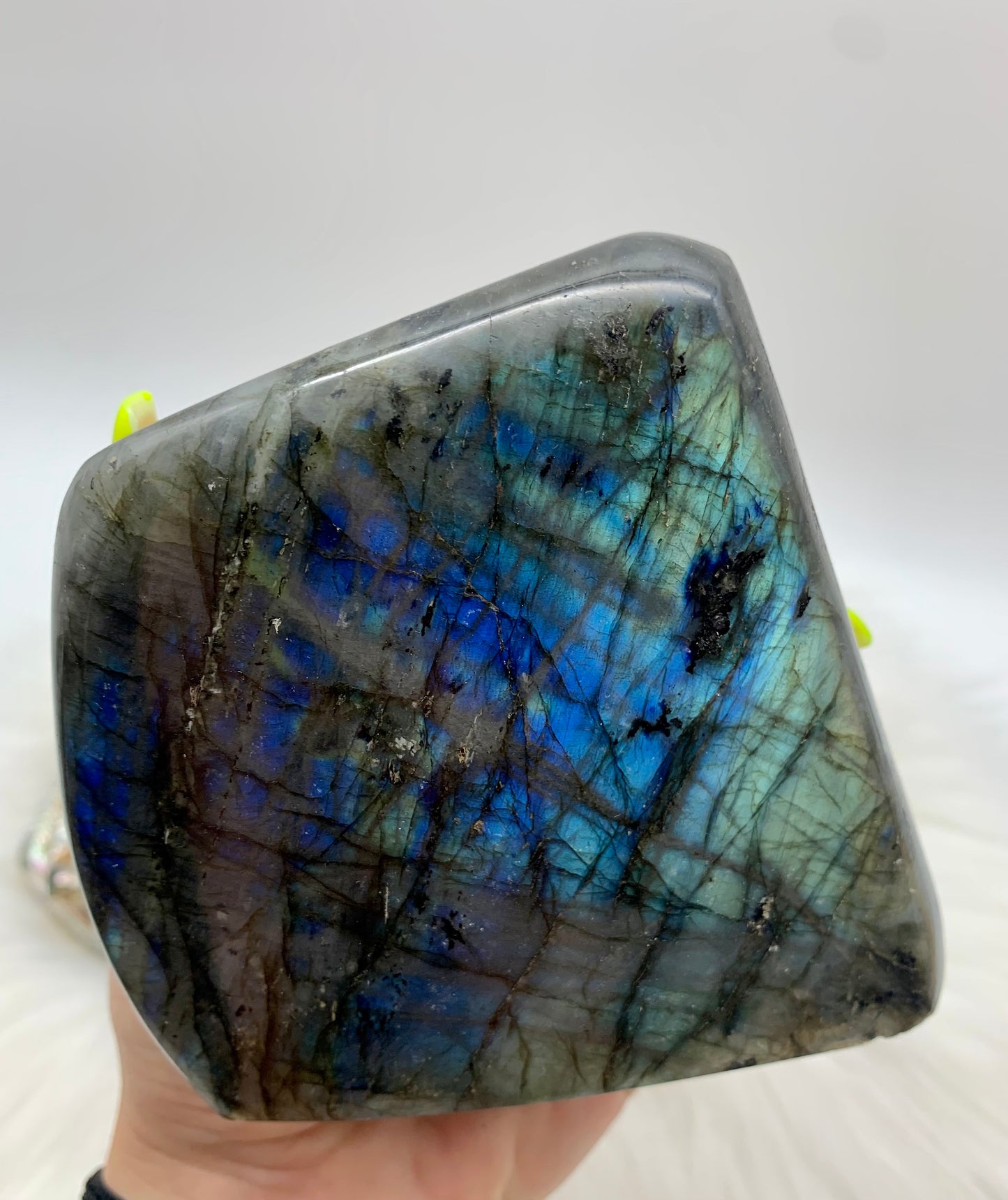 Labradorit Freeform - weißer/blauer/grüner/gelber Flash