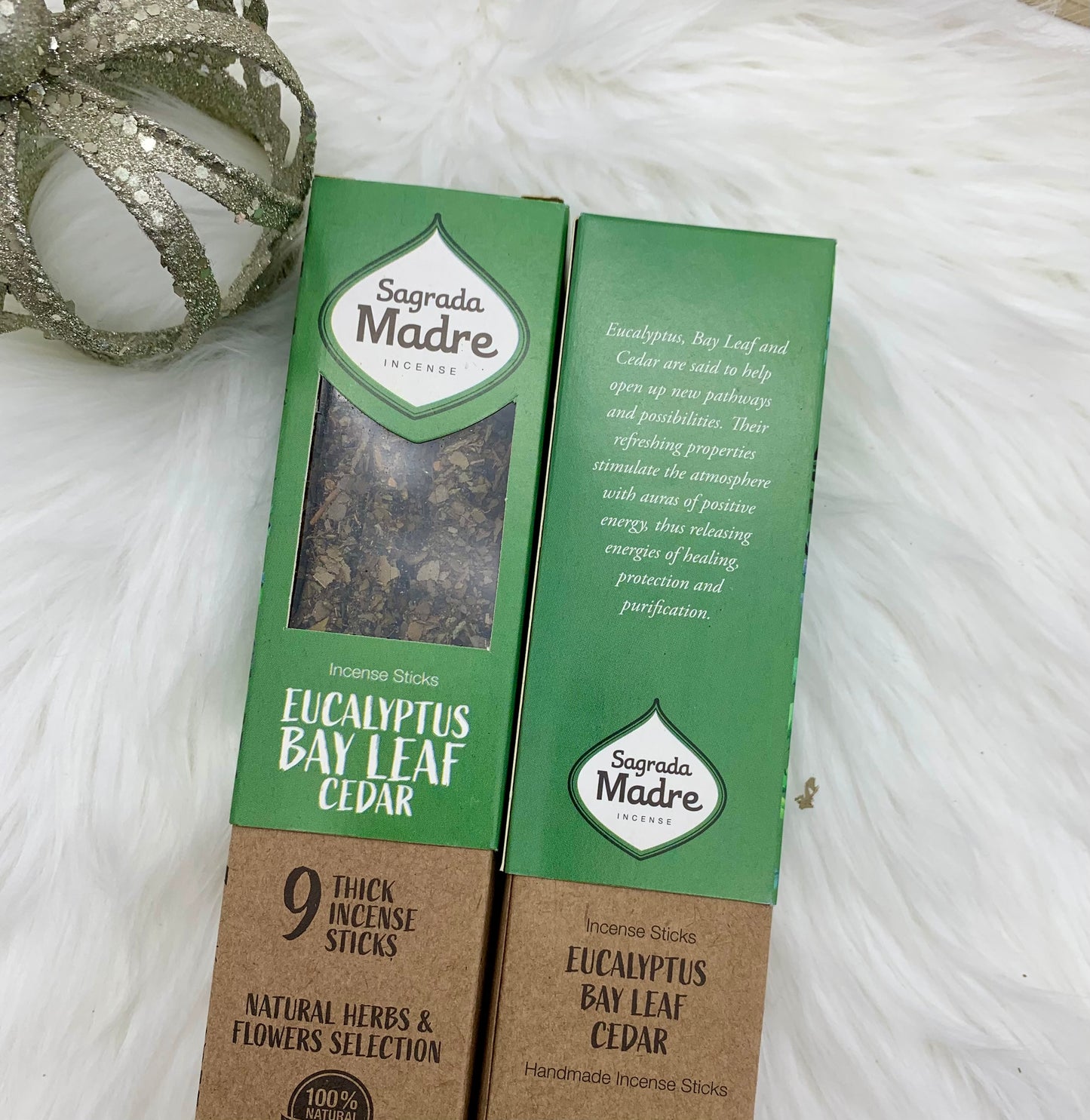 Kräuter-Räucherstäbchen aus Eukalyptus, Lorbeerblatt und Zedernholz