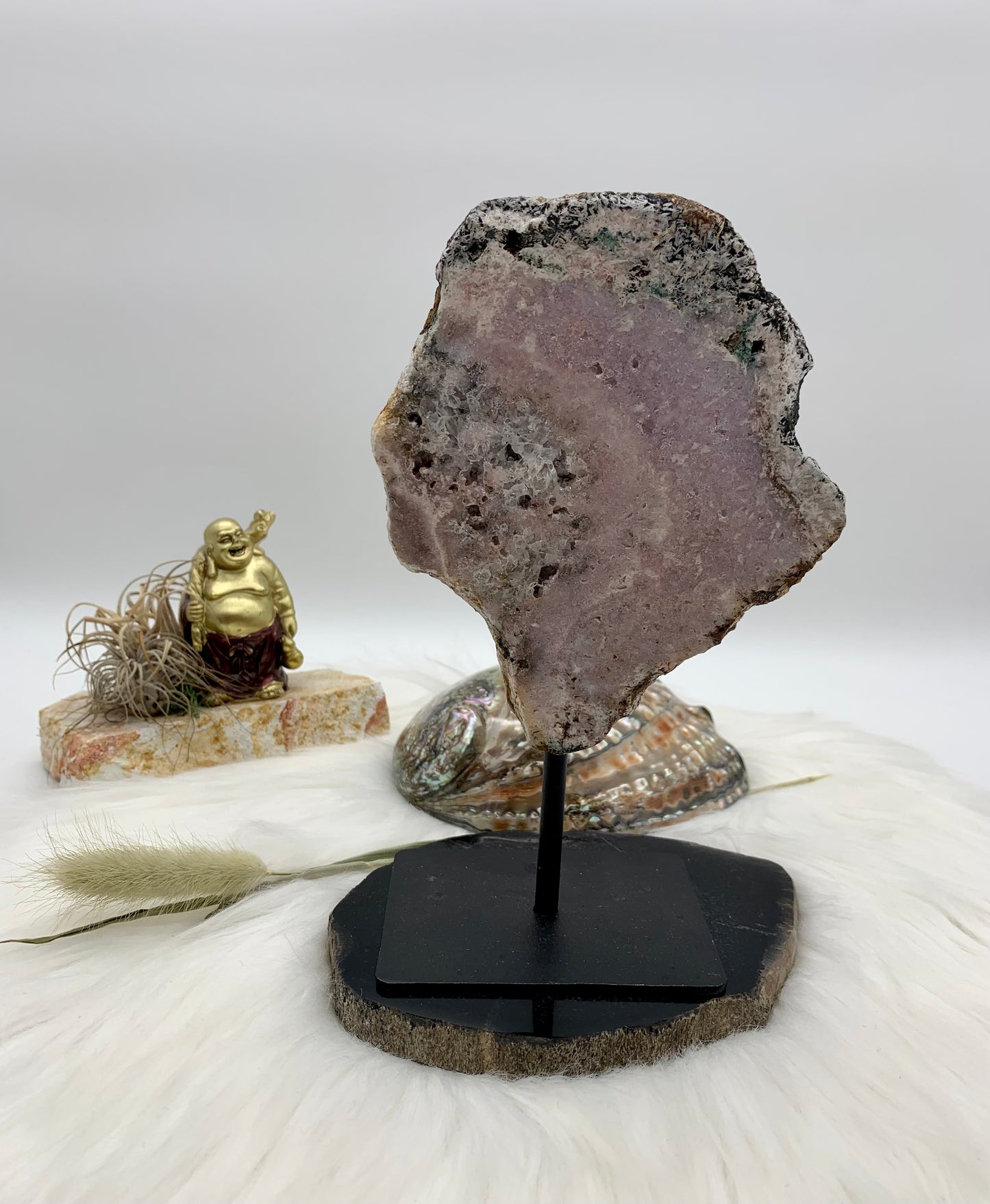 Pinker Amethyst auf Metallständer