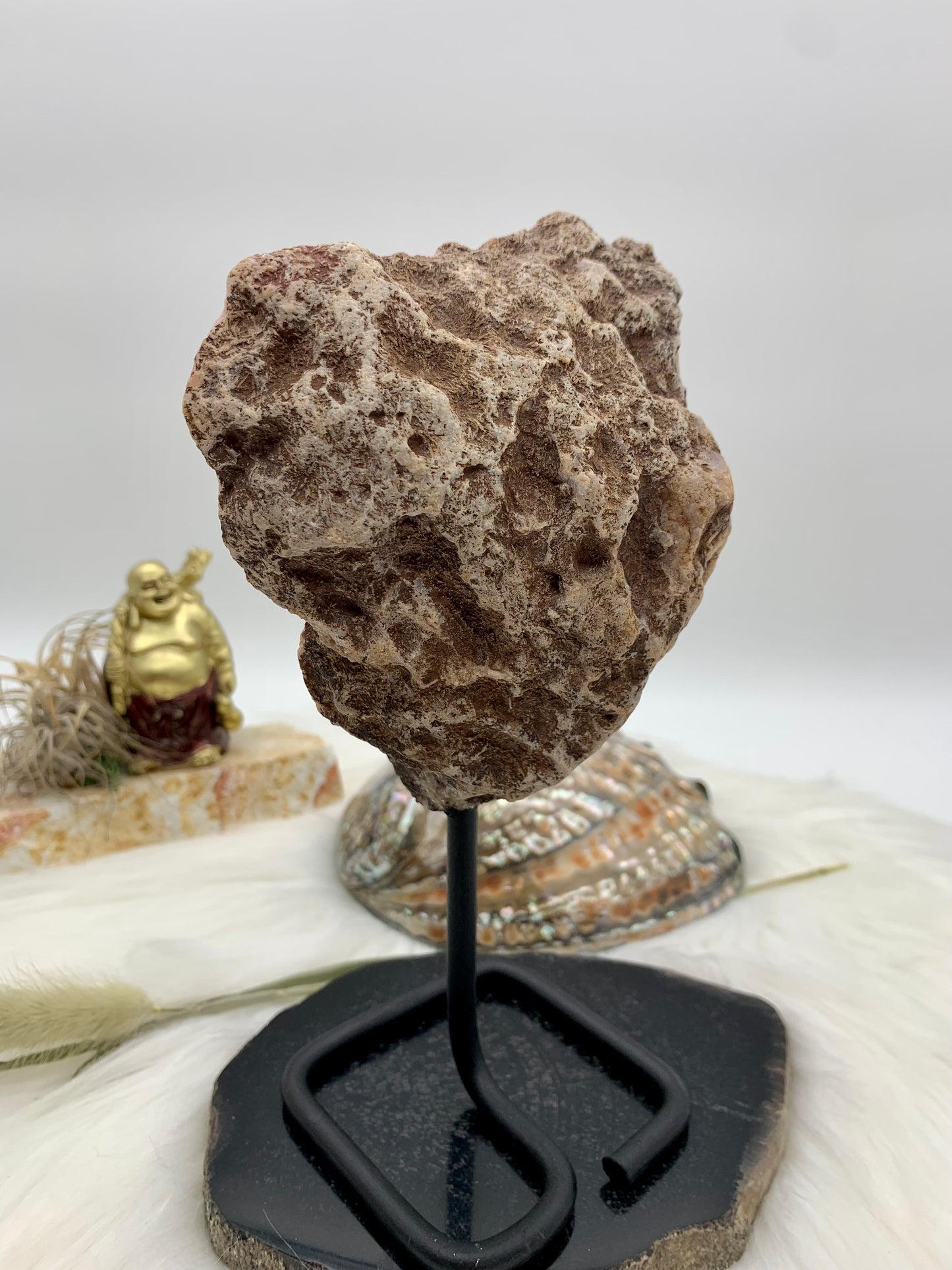 Pinker Amethyst auf Metallständer I