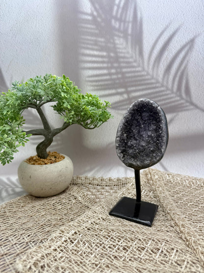 Amethyst Druse auf Ständer Iila/grau III