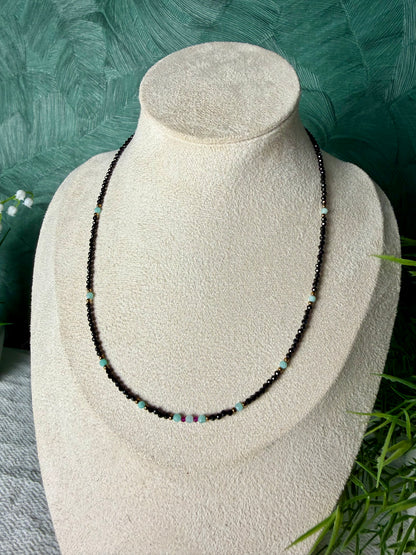 Edelsteinkette „Noir Éclat Tricolore“ Spinell, Aquamarin & Granat, 925 Silber, 18K vergoldet