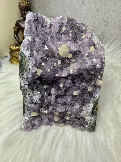 Amethyst mit Calcitwürfel