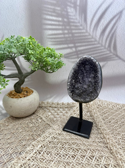 Amethyst Druse auf Ständer Iila/grau III