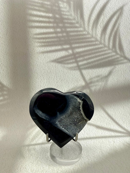 Schwarzes Achat Herz auf Ständer I