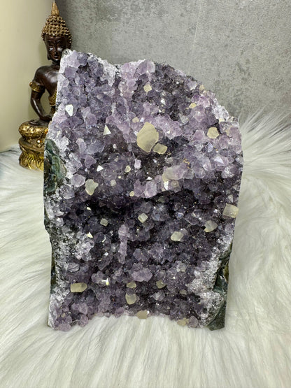 Amethyst mit Calcitwürfel