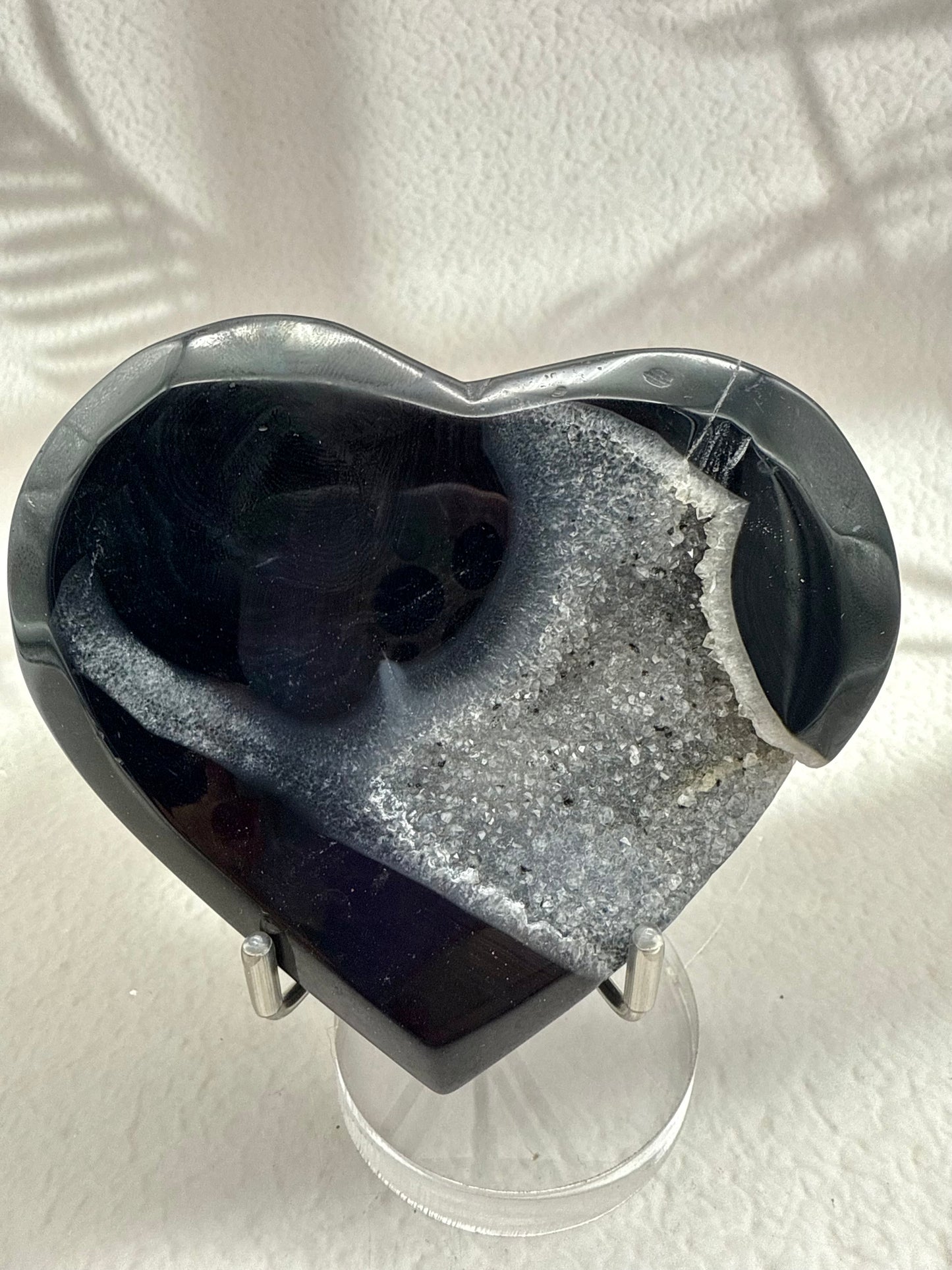 Schwarzes Achat Herz auf Ständer I