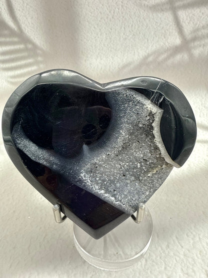 Schwarzes Achat Herz auf Ständer I