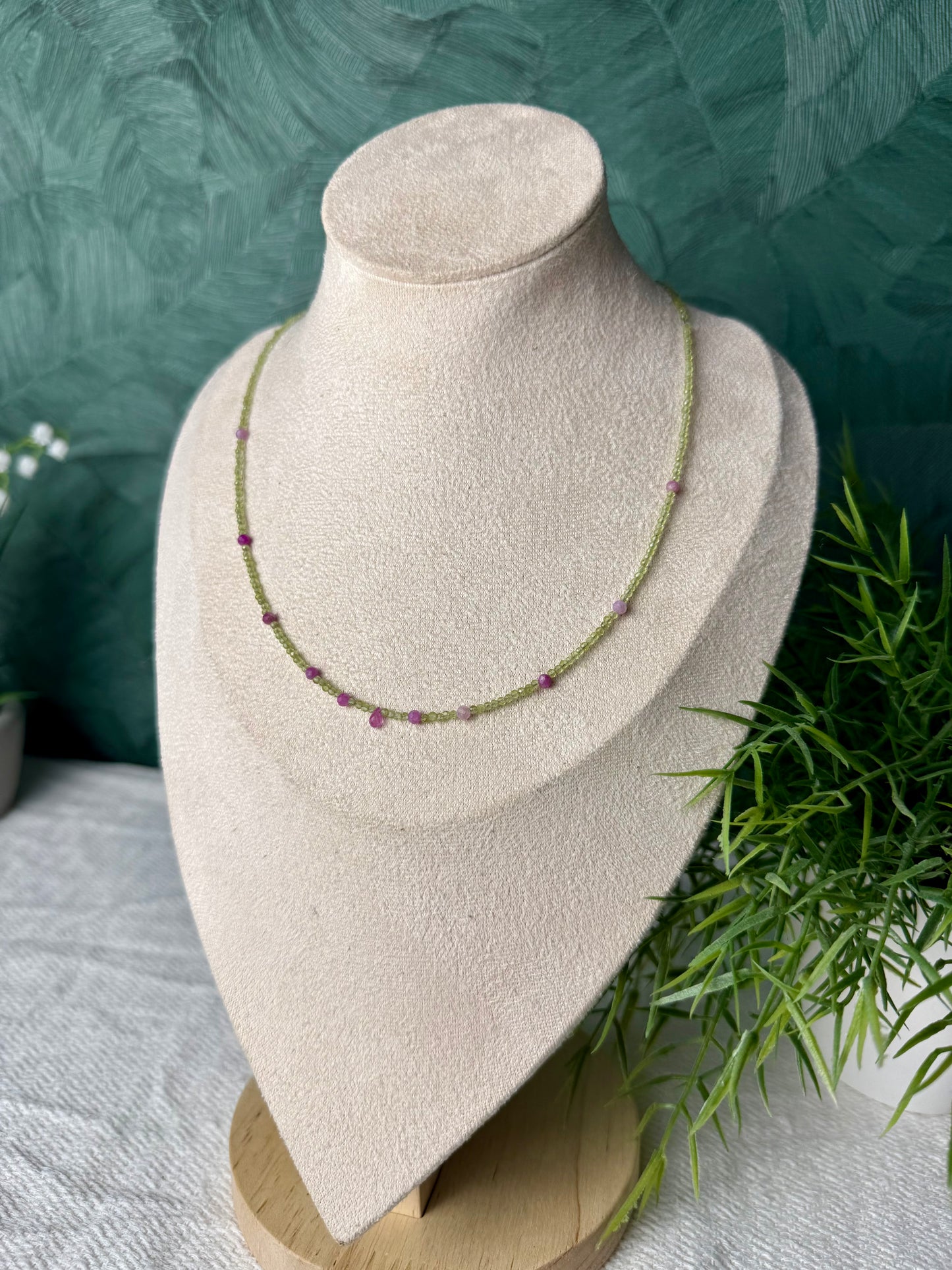 Edelsteinkette „Éclat Jardin“ Peridot, Rubin & Bunter Turmalin, 925 Silber, 18K vergoldet