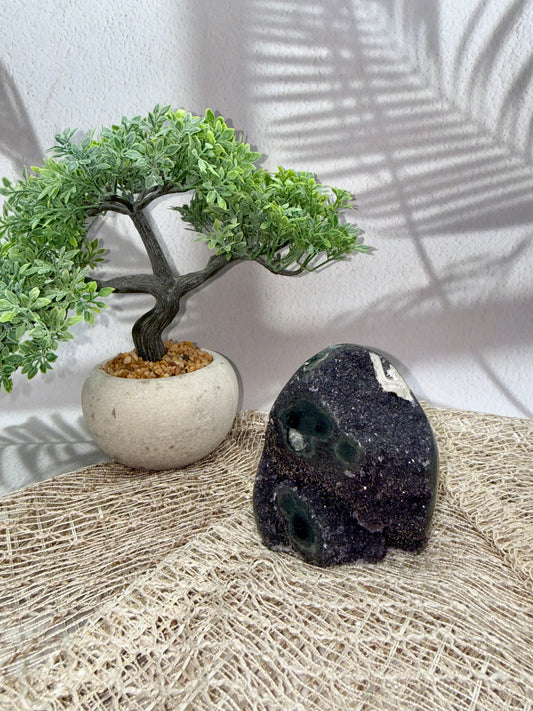 Amethyst Druse - dunkellila mit Calcit