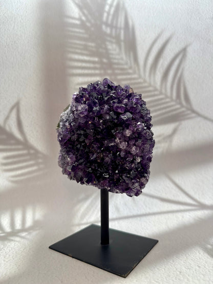 Amethyst auf Ständer VI