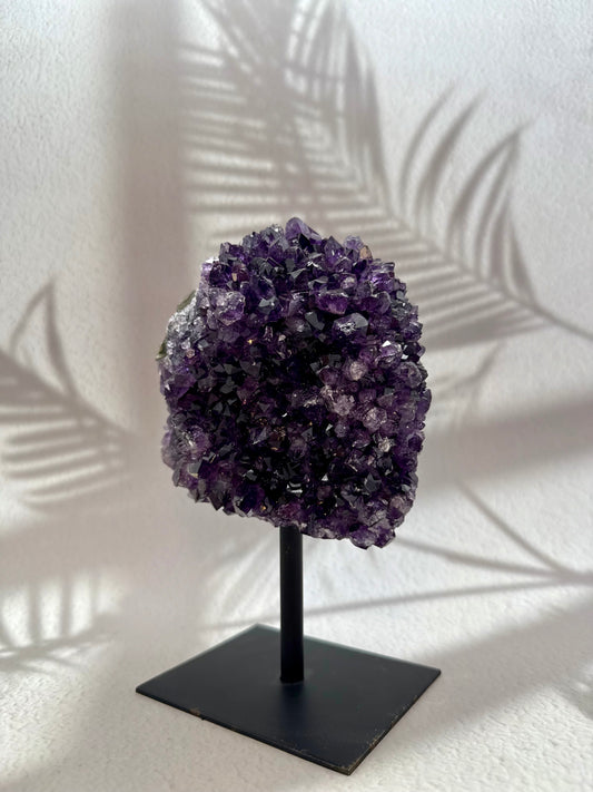 Amethyst auf Ständer VI
