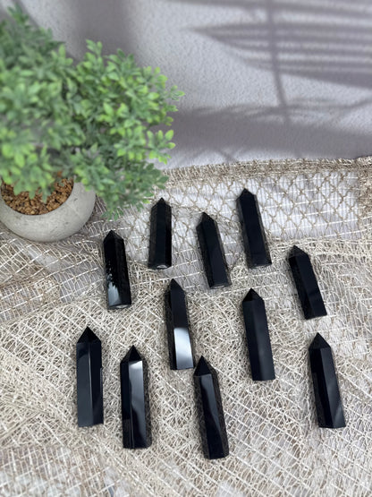 Schwarzer Obsidian Turm