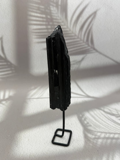 Schwarzer Turmalin auf Ständer I