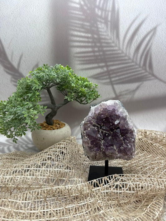 Amethyst mit Calcit - III