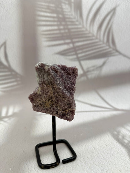 Lepidolith auf Ständer I