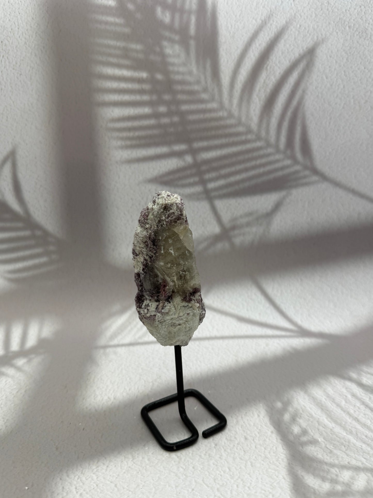 Lepidolith auf Ständer II
