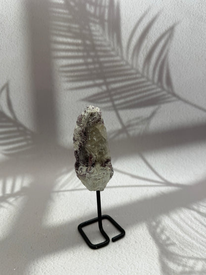 Lepidolith auf Ständer II