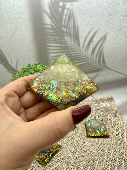Orgonit Pyramide mit Kupferspirale 1-2