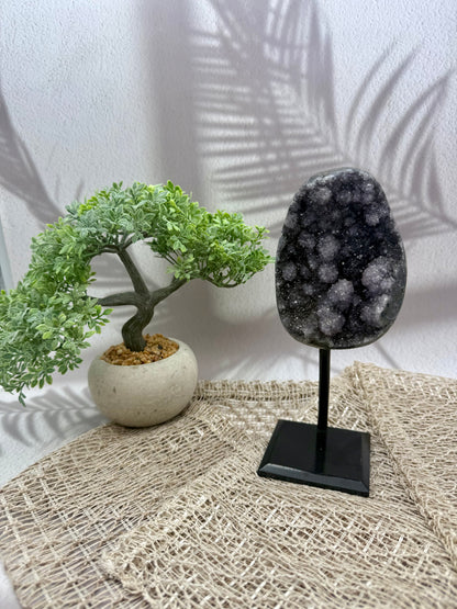Amethyst auf Ständer - lila