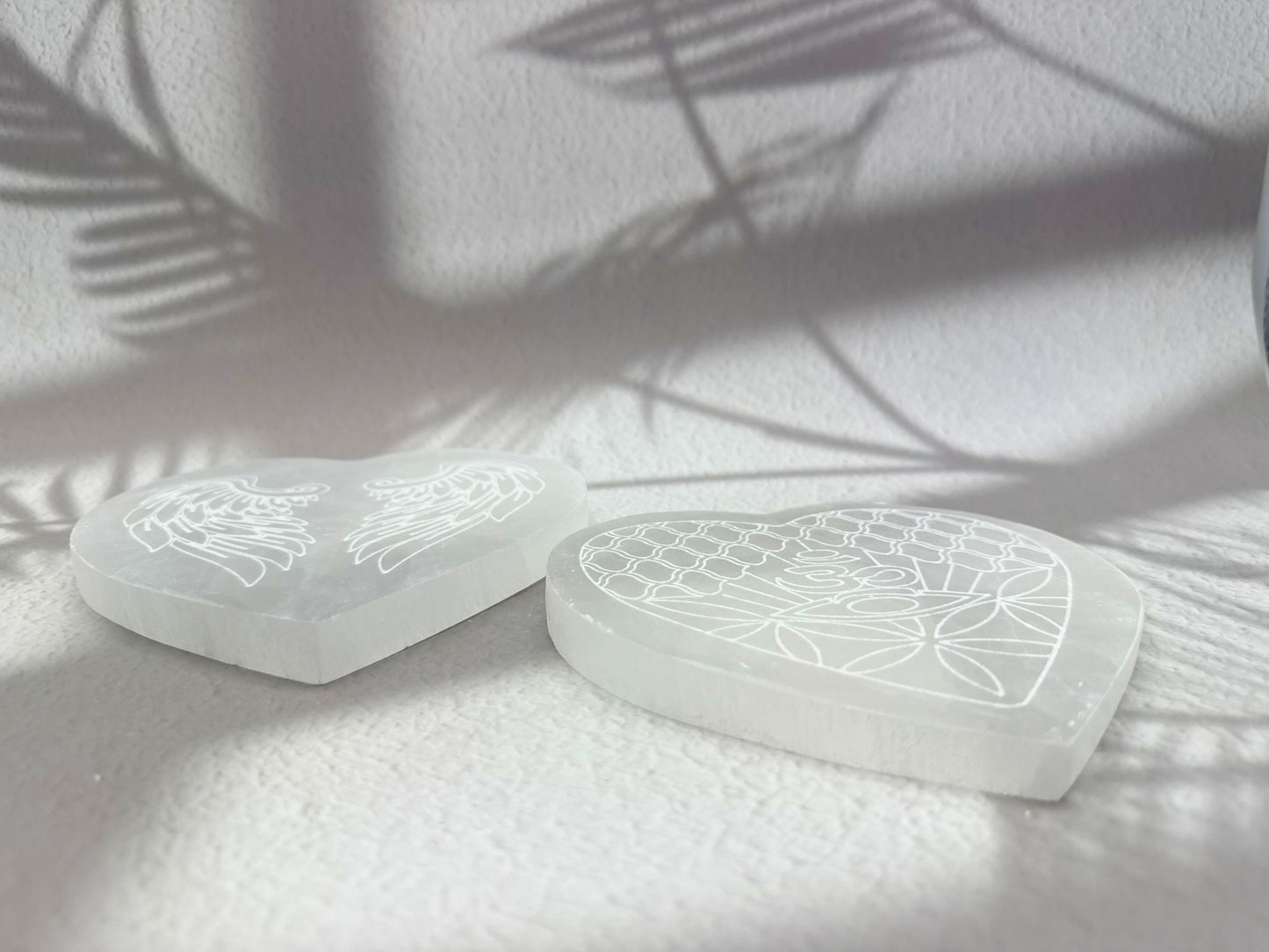 Selenit Ladeplatte in Herzform