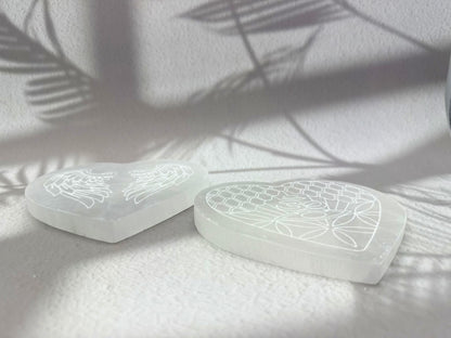 Selenit Ladeplatte in Herzform