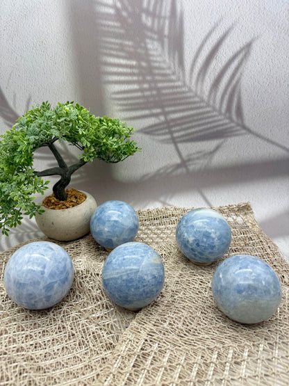 Blaue Calcit Kugel - groß