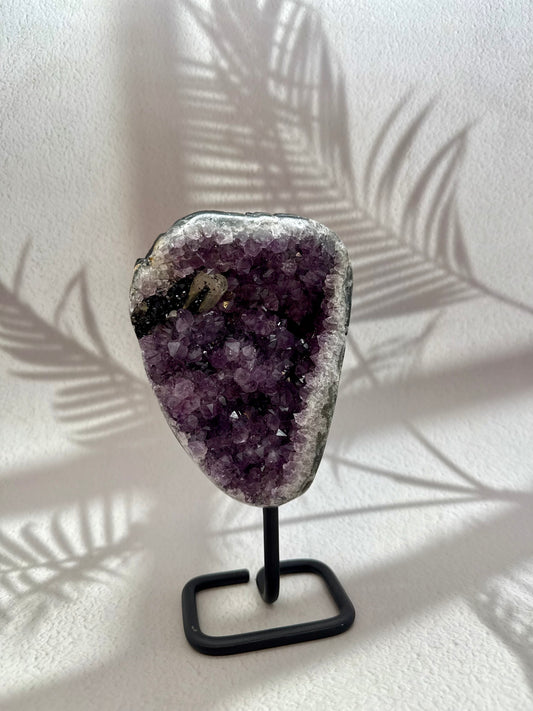 Amethyst auf Ständer IV