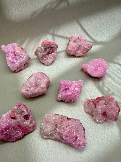 Quarz Geoden - rosa gefärbt - Mystery