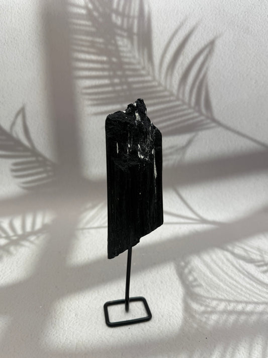 Schwarzer Turmalin auf Ständer I