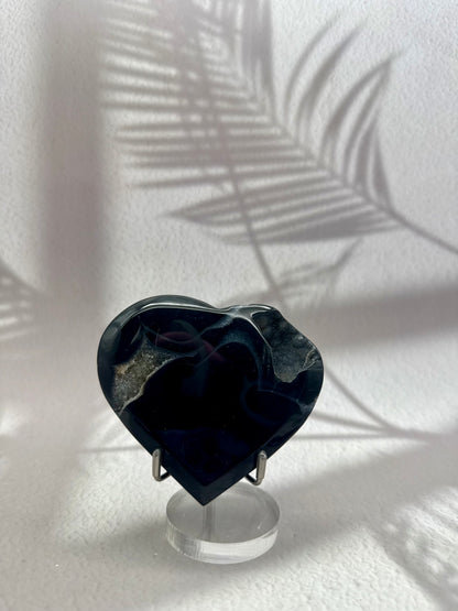 Schwarzes Achat Herz auf Ständer II