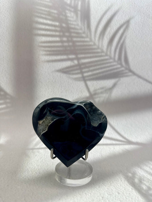 Schwarzes Achat Herz auf Ständer II