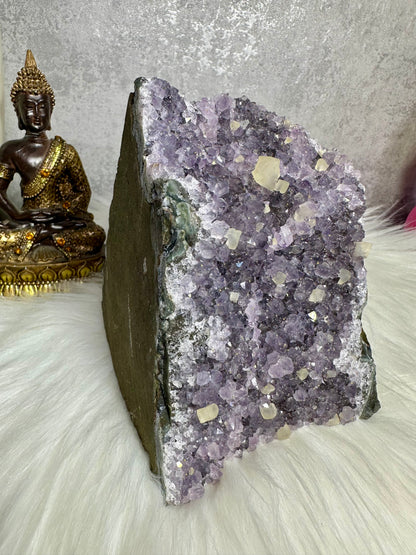Amethyst mit Calcitwürfel