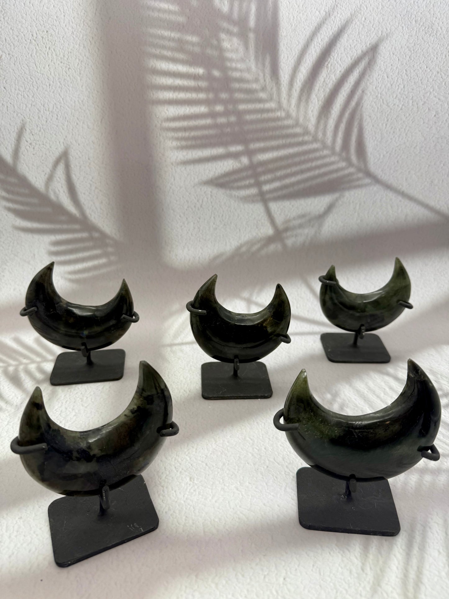 Labradorit Mond auf Ständer