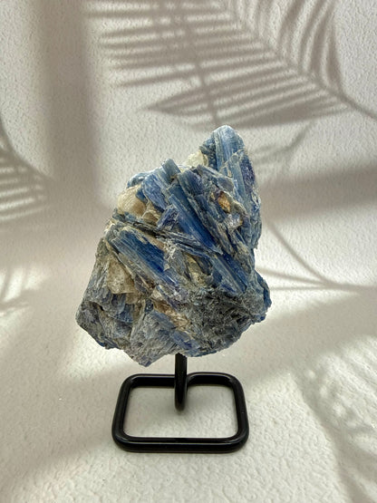 Blauer Kyanit VII